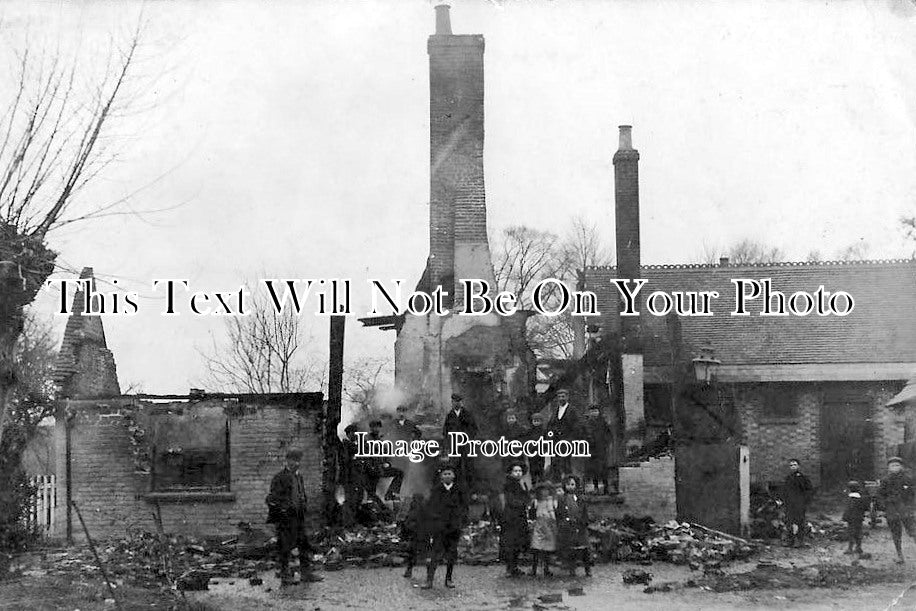BF 564 - The Swan Public House After The Fire, Salford, Bedfordshire c1905