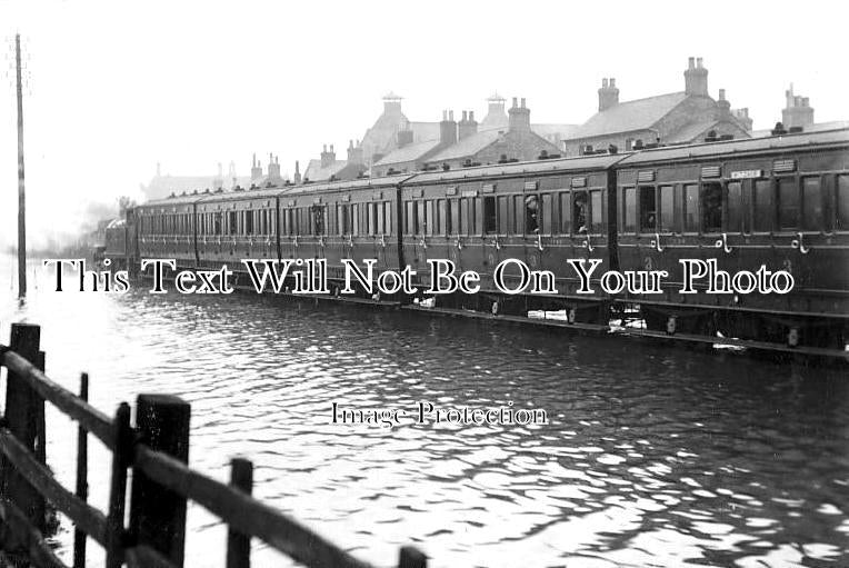 BF 839 - Bedford Railway Station Flood, Bedfordshire 1908