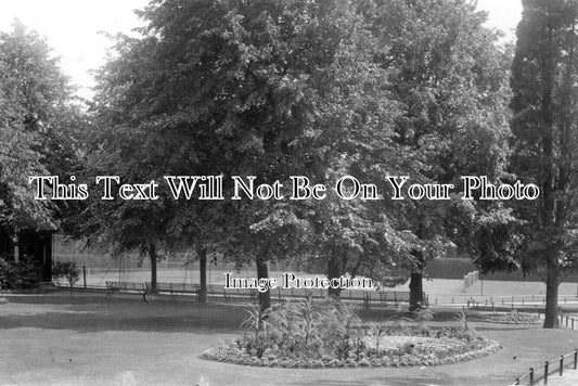 BF 956 - In Wardown Park, Luton, Bedfordshire c1918