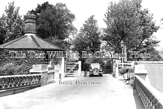 BK 1399 - The Toll Gate, Cookham, Berkshire