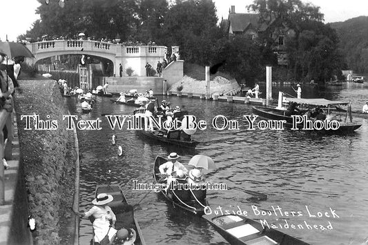 BK 1403 - Outside Boulters Lock, Maidenhead, Berkshire c1913