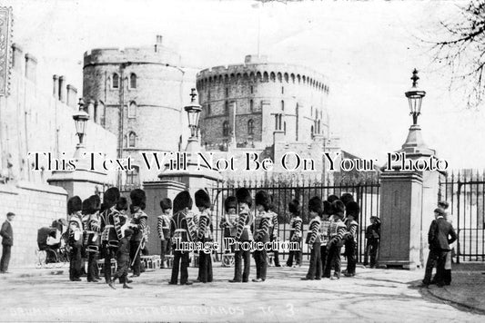 BK 143 - Coldstream Guards At Windsor Castle, Berkshire