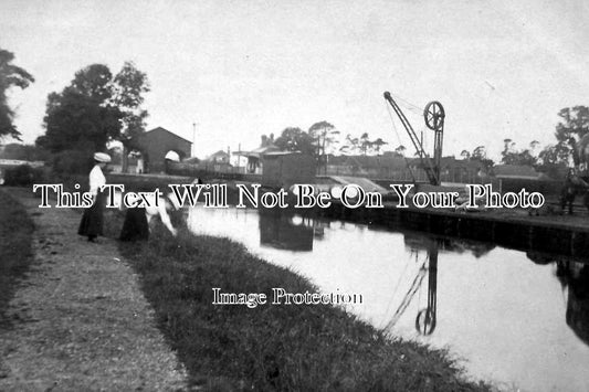 BK 150 - Kennet & Avon Canal & Railway Station, Thatcham, Berkshire c1907