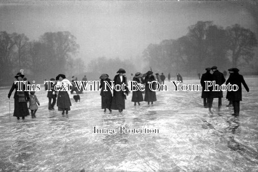 BK 172 - Ice Skating At Windsor, Berkshire c1908