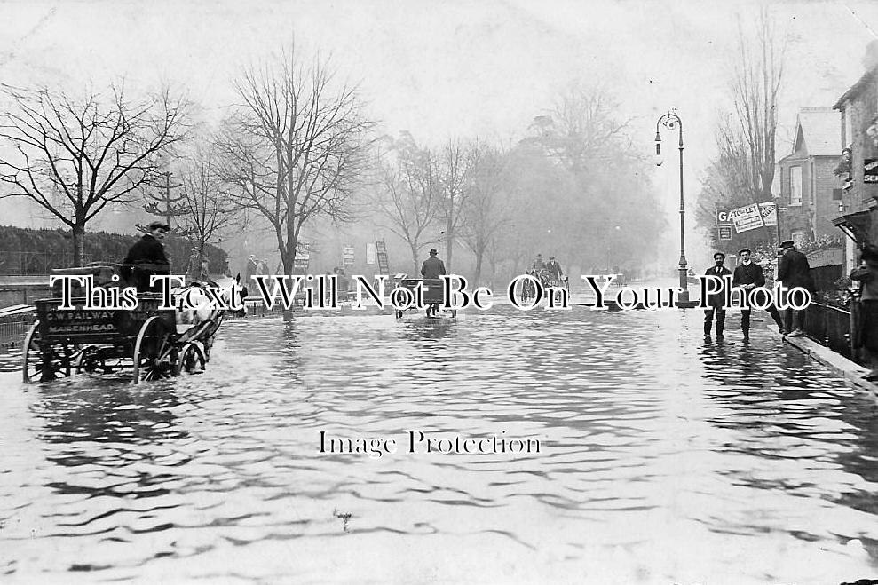 BK 181 - Bridge Road, Maidenhead, Berkshire Floods c1911