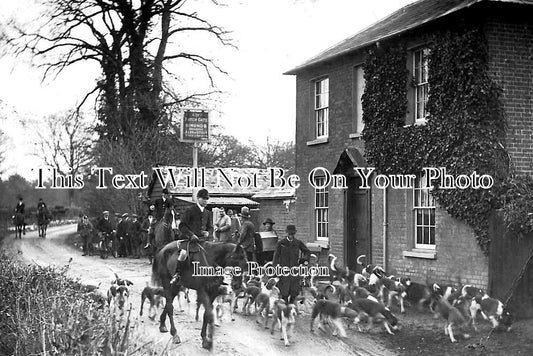 BK 1856 - Hatch Gate Pub, Hunt Meet, Burghfield, Berkshire