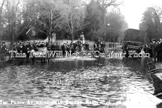 BK 1932 - The Flood At Maidenhead, Bridge Road, Berkshire