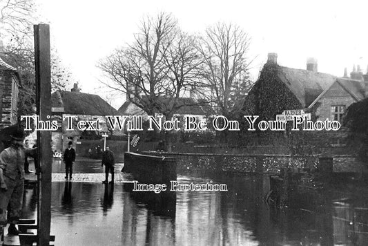 BK 2038 - Pangbourne Floods, Berkshire 1894
