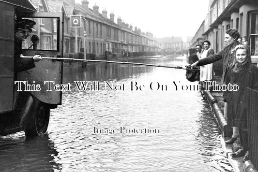 BK 2063 - Postal Delivery, Caversham Floods, Berkshire 1947