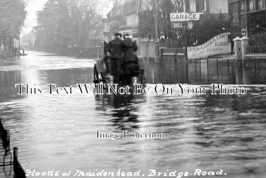 BK 2244 - Bridge Road Floods, Maidenhead, Berkshire