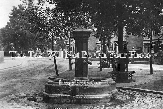 BK 2347 - Old Pump, Whitley, Reading, Berkshire c1907