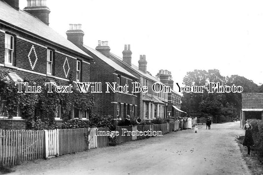 BK 2393 - Hurst Village, Berkshire