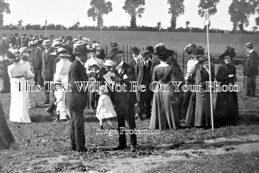 BK 2534 - Open Air Meeting, Wargrave, Berkshire