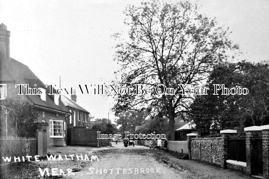 BK 2609 - White Waltham Near Shottesbrooke, Berkshire