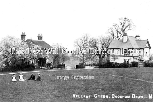 BK 2625 - Village Green, Cookham Dean, Berkshire