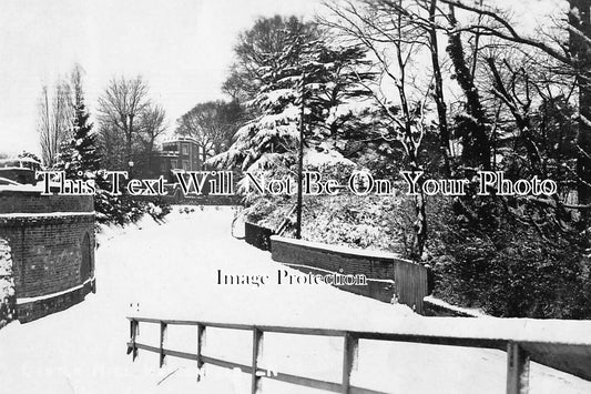 BK 2710 - Castle Hill In Winter, Maidenhead, Berkshire