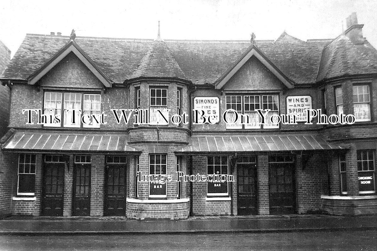 BK 2714 - Large Pub Near Reading, Berkshire