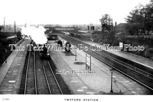 BK 2733 - Twyford Railway Station, Berkshire c1918