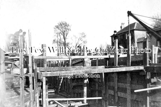BK 2828 - Rebuilding Abingdon Lock, Berkshire