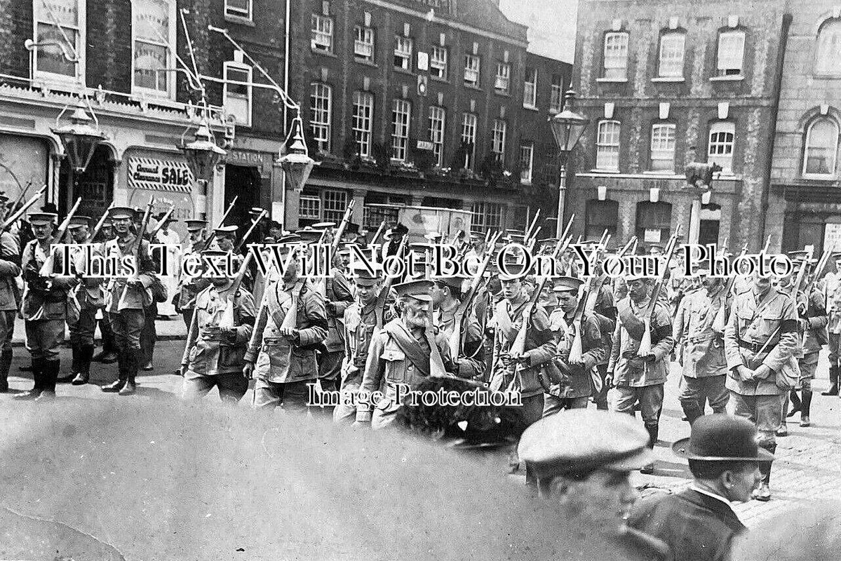 BK 2834 - Military In Wantage, Berkshire