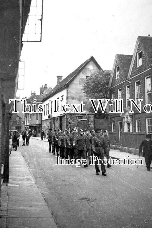 BK 2853 - Military In Abingdon, Berkshire