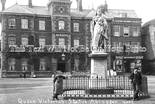 BK 2878 - Queen Victorias Statue, Abingdon, Berkshire