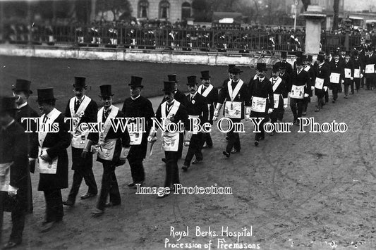 BK 418 - Royal Berkshire Hospital, Procession Of Freemasons