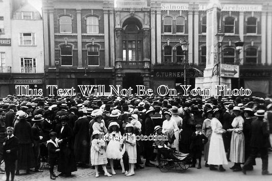 BK 432 - Gas Workers Strike, Market Place, Reading, Berkshire c1916