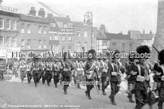 BK 551 - 1st Grenadier Guards Arriving, Windsor, Berkshire c1911