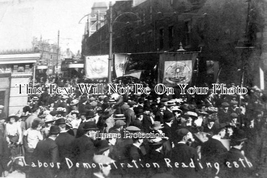 BK 585 - Labour Demonstration, Reading, Berkshire