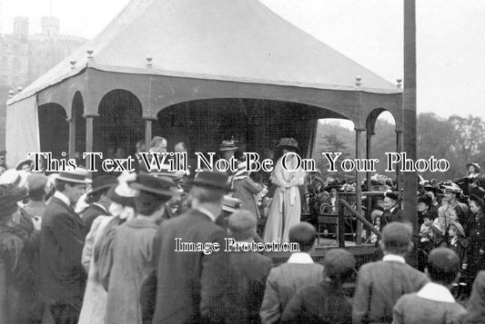 BK 819 - Princesses Presenting Prizes, Empire Day, Windsor, Berkshire c1908