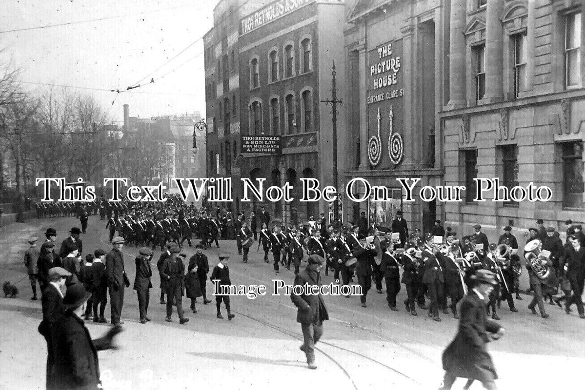 BR 542 - Boys Brigade Church Parade, Picture House, Bristol c1915