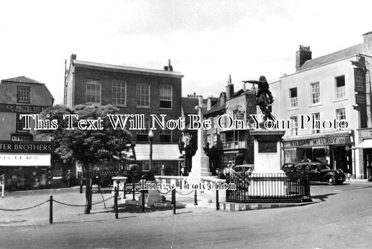 BU 1135 - Top Square War Memorial, Aylesbury, Buckinghamshire