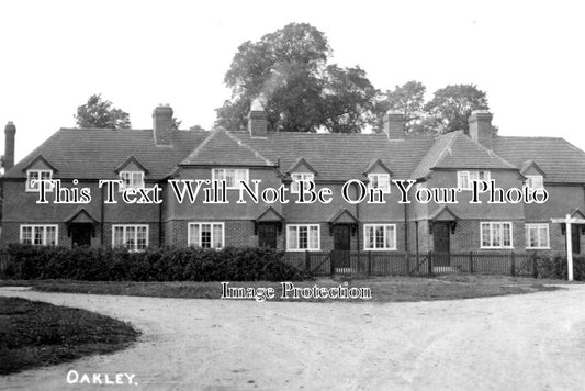 BU 2070 - Oakley, Buckinghamshire