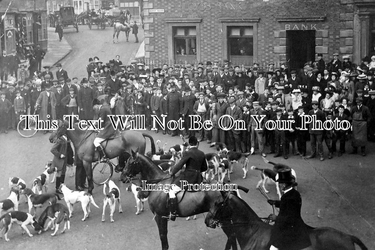 BU 670 - Grafton Hunt Meet, Market Square, Buckingham, Buckinghamshire c1908