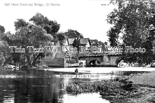 CA 1107 - Half Moon Hotel & Bridge, St Neots, Cambridgeshire c1919