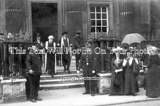 CA 1507 - Leaving Senate House, Cambridge, Cambridgeshire c1912