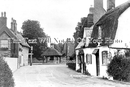 CA 1682 - Houghton Village, Cambridgeshire