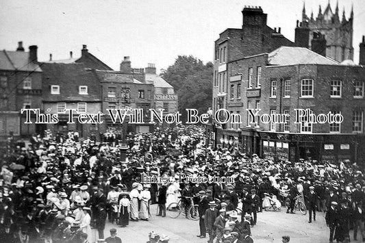 CA 293 - Crowds In Wisbech, Cambridgeshire