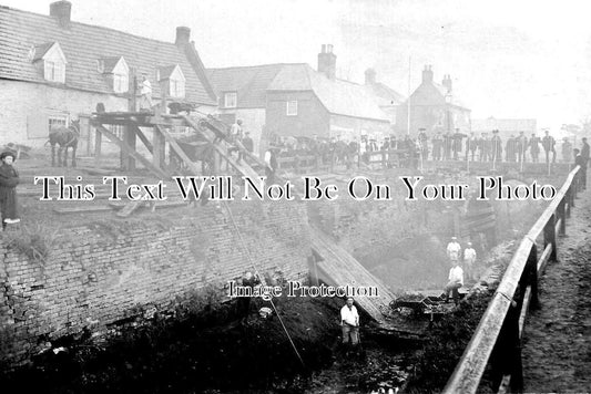 CA 411 - Repairing The Canal At Whittlesea, Cambridgeshire