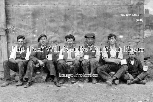 CA 437 - Railway Workers At Ely, Cambridgeshire c1925