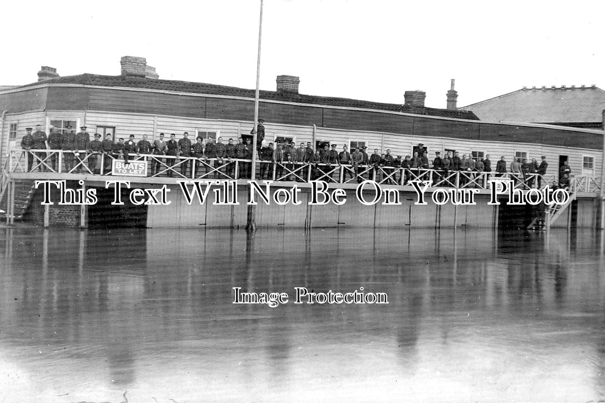 CA 646 - Soldiers Quartered In Boat Houses, Cambridge 1915