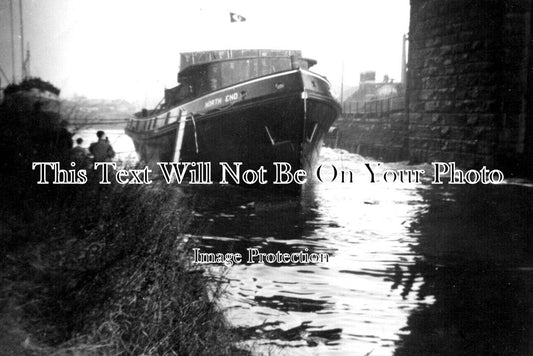 CH 2569 - North End Boat On The Weaver, Northwich, Cheshire