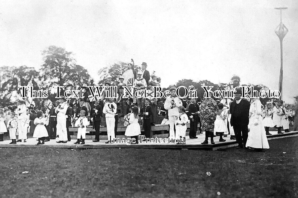 CH 3341 - May Day Celebrations, Knutsford, Cheshire