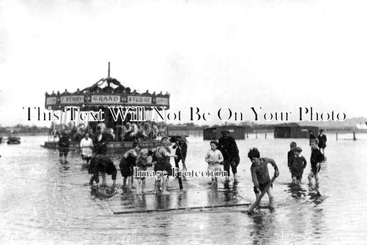 CH 3368 - Fairground Flood, Moreton, Wirral, Cheshire