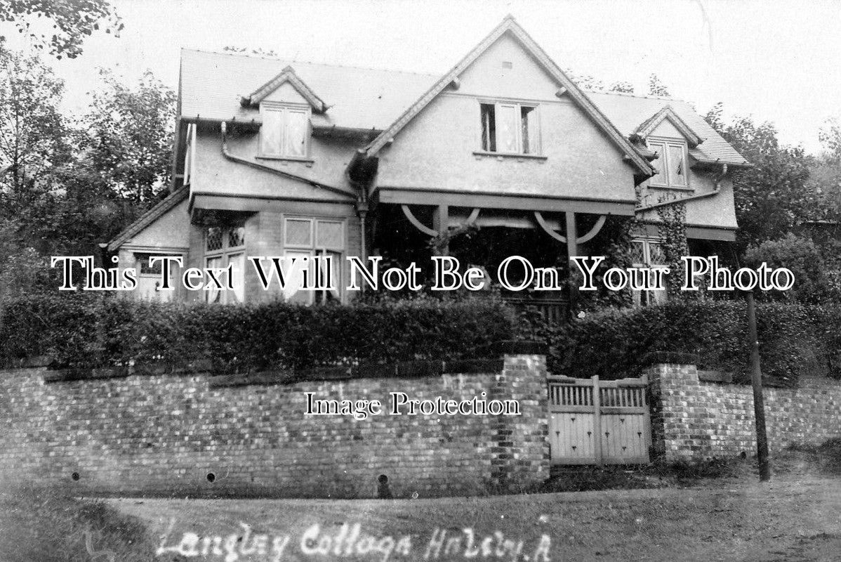 CH 692 - Langley Cottages, Helsby, Cheshire c1910