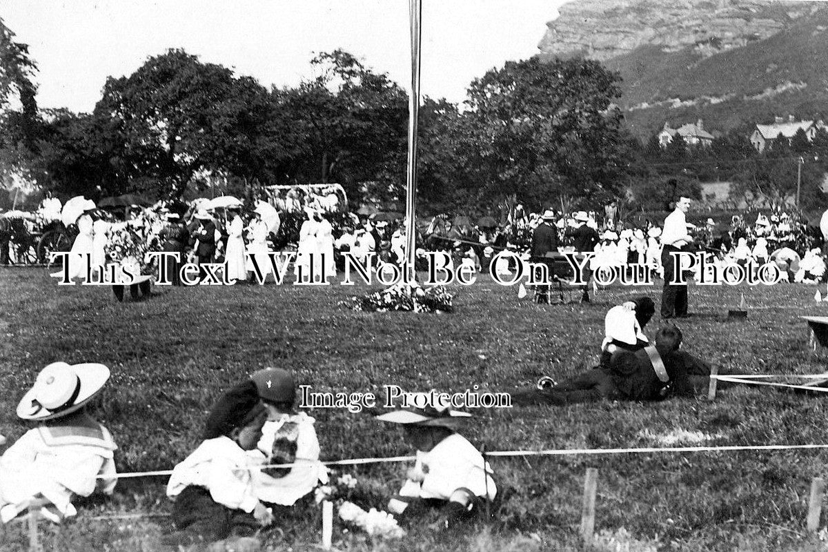 CH 878 - Crowds Around Maypole, Helsby Rose Fete, Cheshire