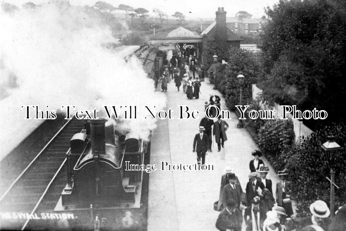 CH 913 - Heswall Railway Station, Cheshire