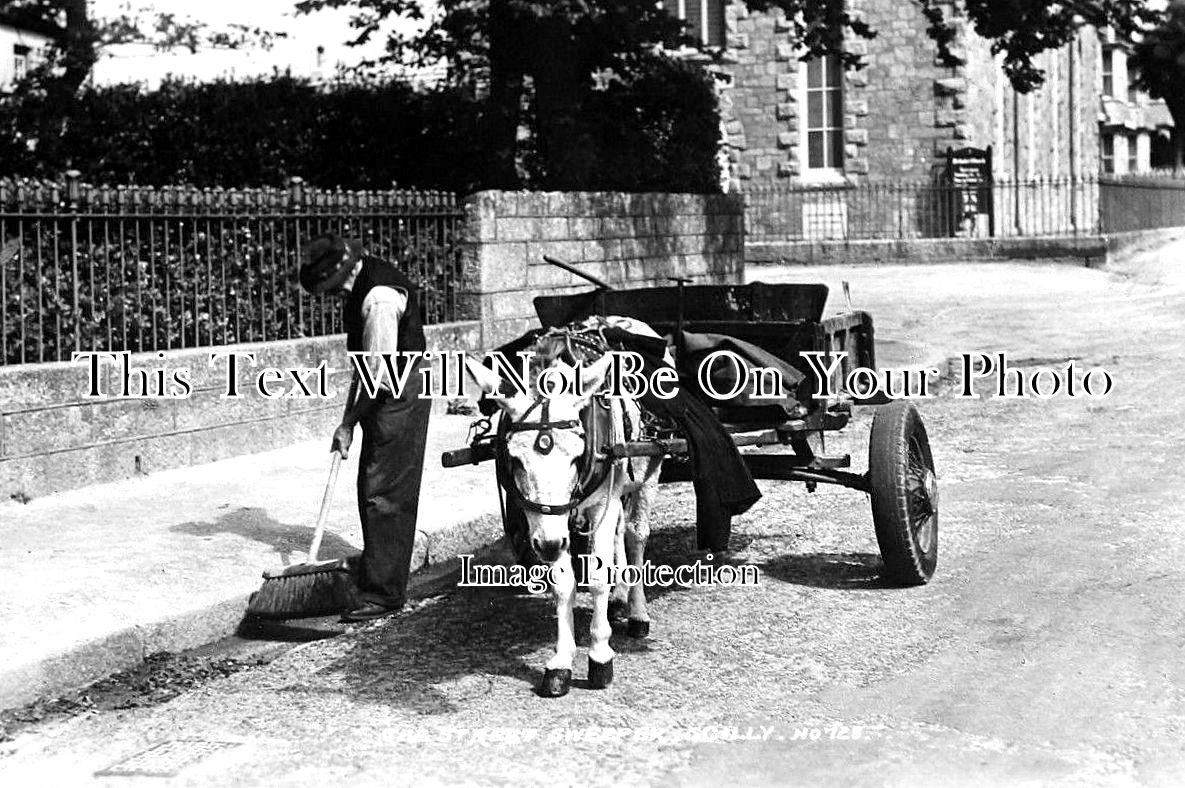CO 1098 - The Street Sweeper, Church Street, St Marys, Scilly Isles, Cornwall