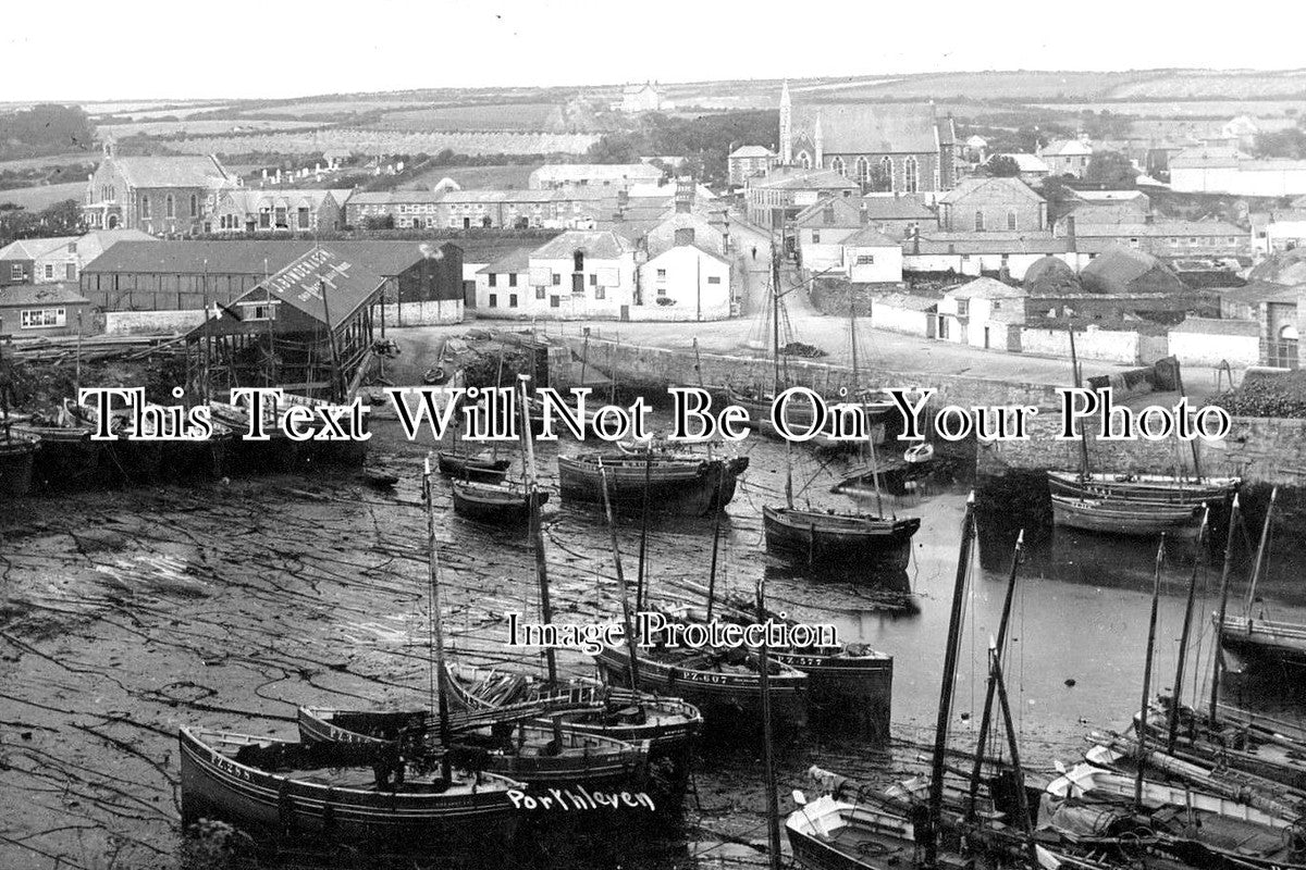 CO 1530 - Porthleven Harbour With Boats, Cornwall